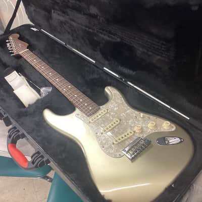 Fender American Professional Stratocaster Rose Champ 2018 - Gold image 1