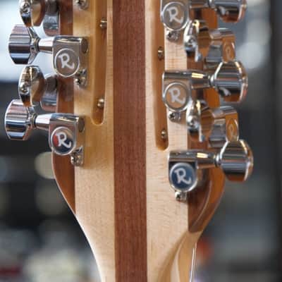 Rickenbacker 330/12, Mapleglo image 10