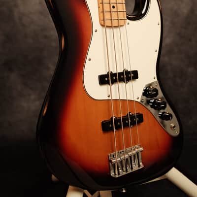 Fender Player Jazz Bass with Maple Fretboard 2018 - 2024 - 3-Color Sunburst image 3