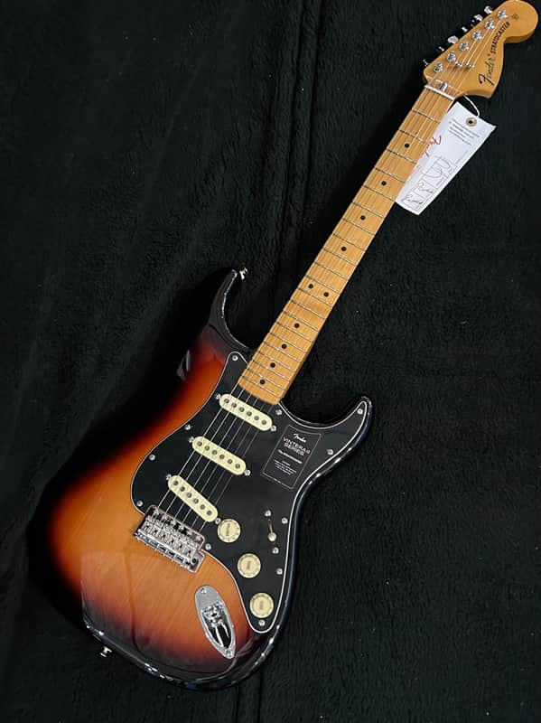 Fender Vintera II '70s Stratocaster with Maple Fretboard 3-Color Sunburst #MX23039418 7lbs 2.9oz image 1