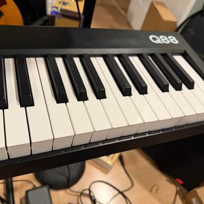 Alesis Q88 MKII 88-Key USB MIDI Keyboard Controller 2021 - Present - Black image 6