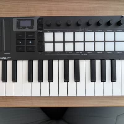 Novation Launchkey Mini 25 MKIV MIDI Keyboard Controller 2024 - Present - Black image 3