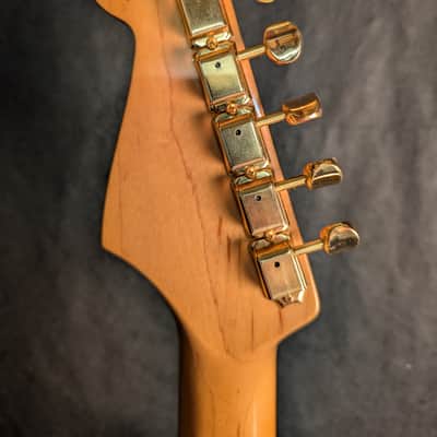 Fender Stevie Ray Vaughan Stratocaster with Pau Ferro Fretboard 2001- 3-Color Sunburst image 3