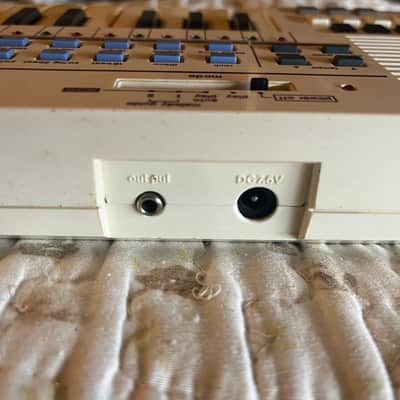 Casio PT-80 32-Key Mini Synthesizer 1980s - White image 5