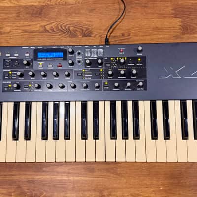 Dave Smith Instruments Mopho x4 44-Key 4-Voice Polyphonic Synthesizer 2013 - 2018 - Black with Wood Sides