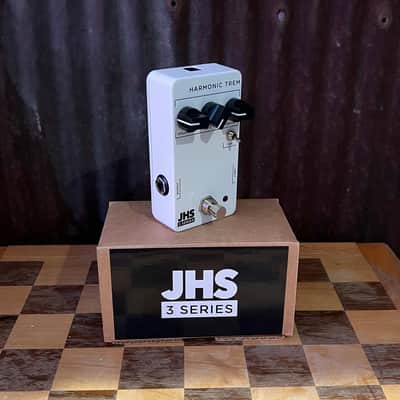 JHS 3 Series Harmonic Tremolo image 2