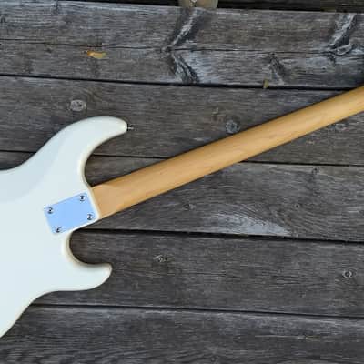 Yamaha BB300 1989 Arctic White image 6