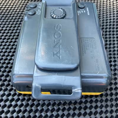 Sony Sports Vintage Walkman Cassette Player Mega Bass FM/ AM image 2