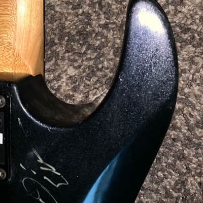 Kramer Proaxe standard electric guitar signed by Dave mustaine and megadeth hard shell case 1990's image 12