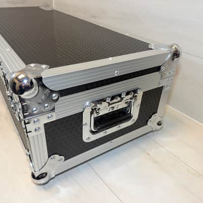 Pedaltrain JR MAX Pedalboard with Tour Case – Lightweight Aluminum Guitar Effects Pedal Board System image 11