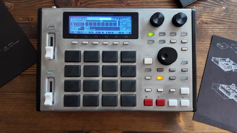 Akai MPC1000 - jjosXL - DC power supply mod - LCD screen upgrade image 1