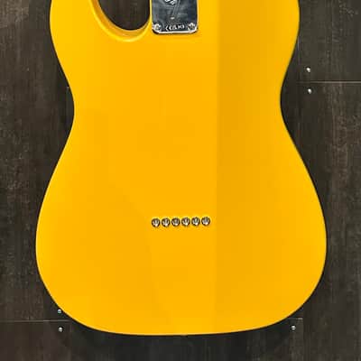 BRAND NEW 2025 Fender Player II Modified Telecaster SH Sunshine Yellow w/ Gig Bag image 3