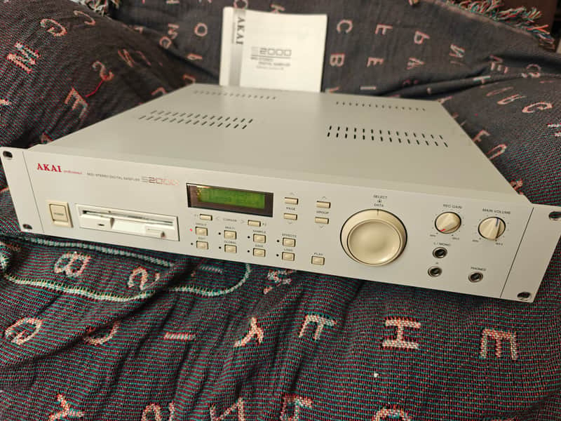 Akai S2000 MIDI Stereo Digital Sampler - White image 1