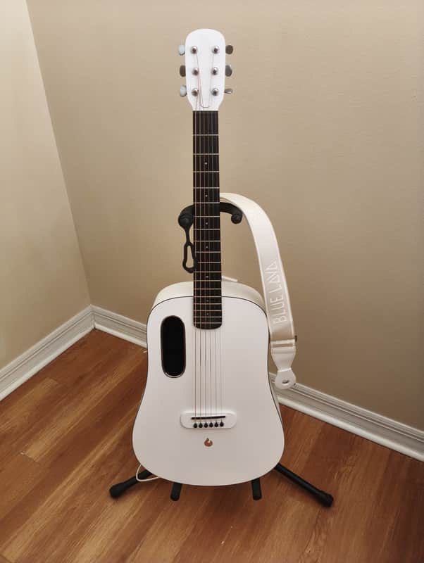 Lava Music Blue Lava Touch Smart Guitar w/ Airflow Bag - Sail White