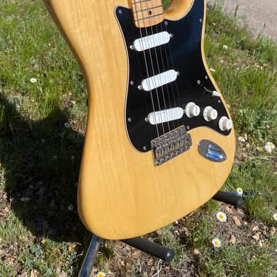 Fender Classic Series 70s Stratocaster-Lace Sensors-with Hardcase image 3