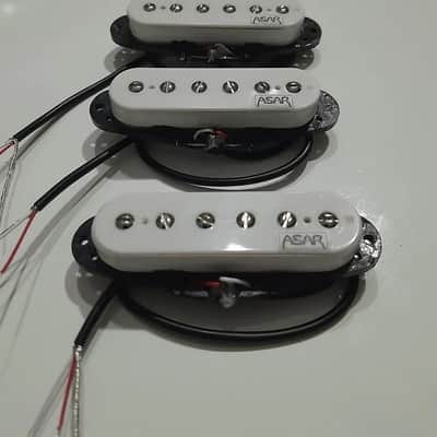 MINI P90 Mk II - HANDMADE STRAT SIZED NEODYMIUM MINI P90 PICKUP SET image 3