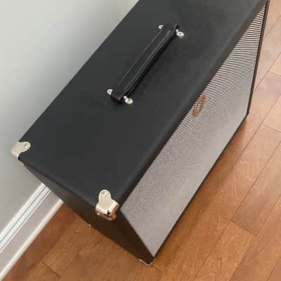 VBoutique 1X12 Cabinet image 2