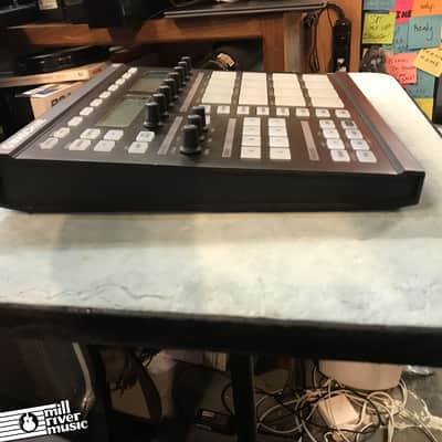 Native Instruments Maschine MKII Groove Production Studio w/ Power Adapter & Box Used image 3