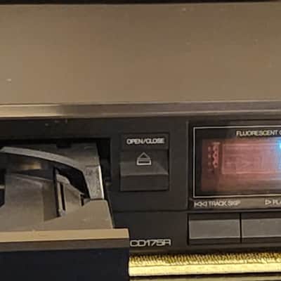 Emerson Emerson CD-175R vintage, single-disc home CD player 80s  - Black image 3