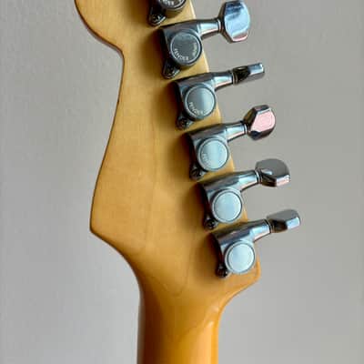 Fender Stratocaster MIJ 1984-1987 – Sunburst / Maple – System I Tremolo + Fender Hardshell Case image 9