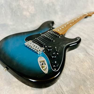 G&L Custom Shop Legacy 2023 - Lake Placid Blue Burst image 1