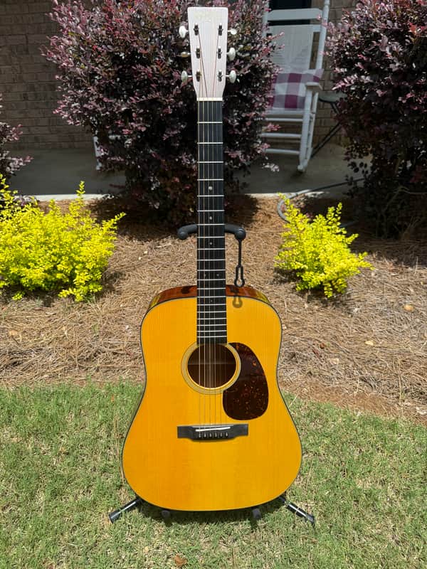 Martin D18