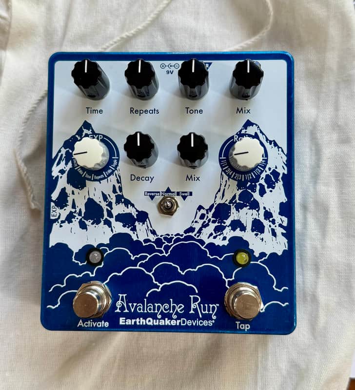 EarthQuaker Devices Avalanche Run Stereo Reverb & Delay with Tap Tempo V2