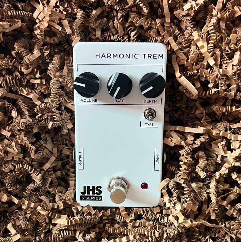 JHS 3 Series Harmonic Tremolo image 1
