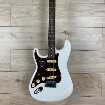 Fender American Ultra Stratocaster Left-Hand Guitar, Rosewood Fingerboard, Arctic Pearl image 3
