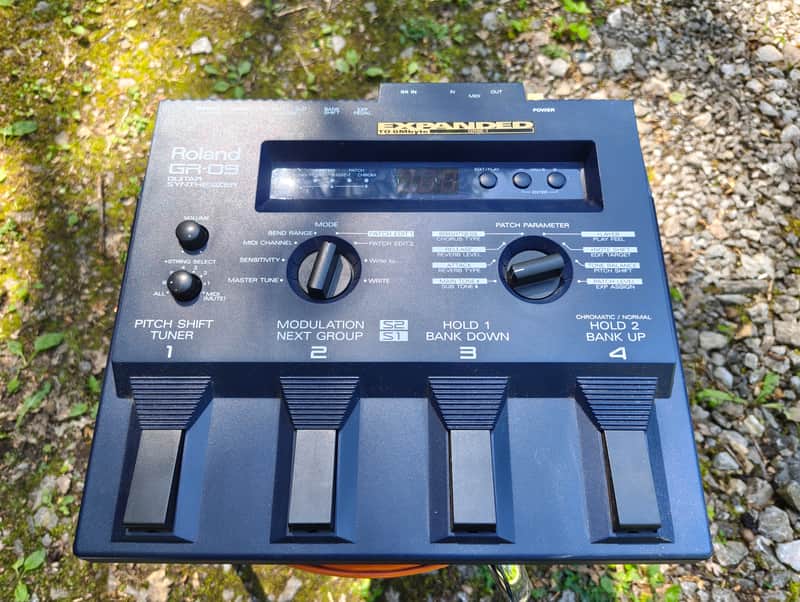 Roland GR-09 guitar synth + GK-3 divided pickup image 1