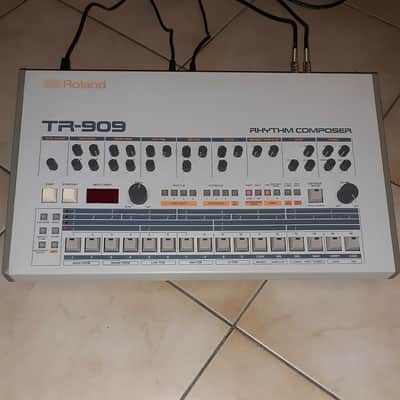 Roland TR-909 Rhythm Composer Drum Machine