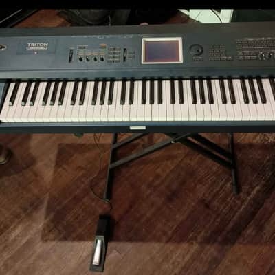 Korg Triton Extreme Mid-90s