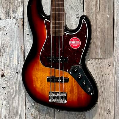 2025 Squier Classic Vibe '60s Jazz Bass Fretless - 3-Color Sunburst, Support Indie Guitar Shops and Buy it Here! image 2