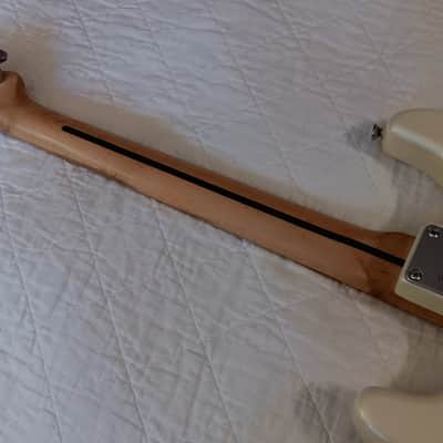 Squier Deluxe Stratocaster with Maple Fretboard & 2-Point Tremolo 2014 - Pearl White Metallic image 10