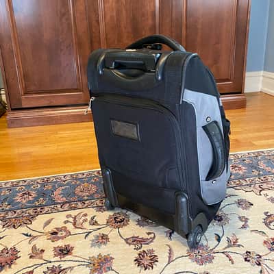 Fender Wheeled Suitcase - Bag with Detachable Gig Backpack image 8