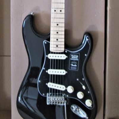 Fender Fender Player Stratocaster Maple Fingerboard Limited Edition Electric Guitar Black 2019 Black image 1