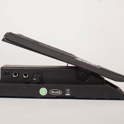Behringer FCV100 Dual-Mode Foot Controller for Volume and Modulation Control image 2