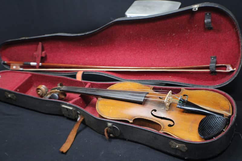 An Antique Unmarked Antonius Stradivarius Model Full Size 4/4 Violin, Bow & Case   # 17 V image 1