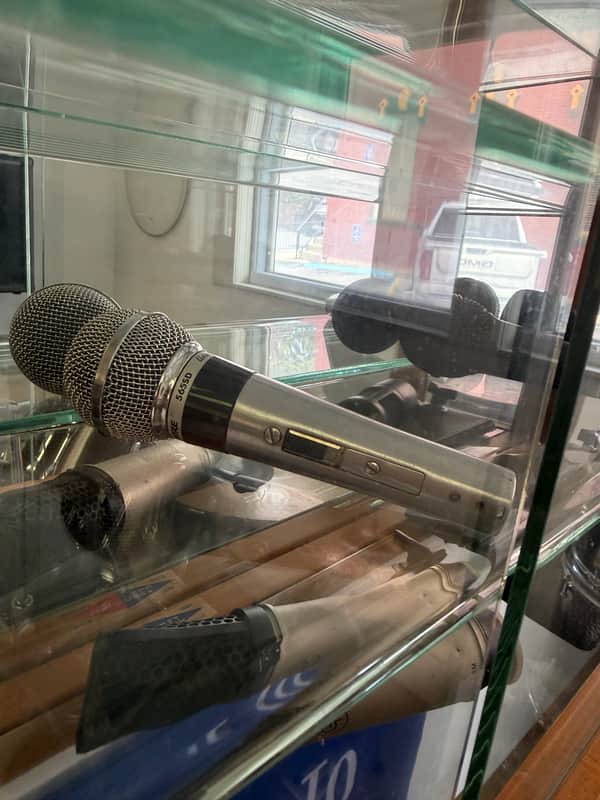 Shure 565SD Switchable Cardioid Dynamic Microphone 1984 - Present - Silver image 1