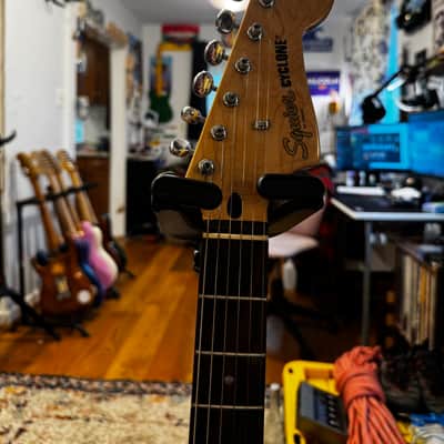 Squier Paranormal Cyclone 2021 - Present - Pearl White image 3