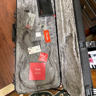Fender American Professional II Precision Bass V with Maple Fretboard 2020 - Present - Miami Blue image 16