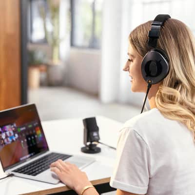 Rode NTH-100 Professional Over-Ear Headphones with Rode NT-USB Mini USB Condenser Microphone and StreamEye Polishing Cloth image 3
