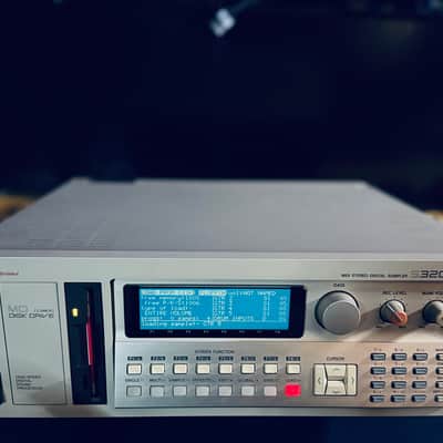 Akai S3200XL MIDI Stereo Digital Sampler 1996 - 32Mb and FX Board, great condition