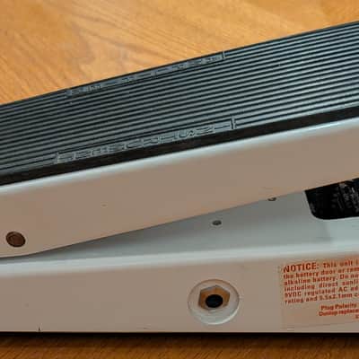 Dunlop 105Q Cry Baby Bass Wah 1999 - Present - White image 7