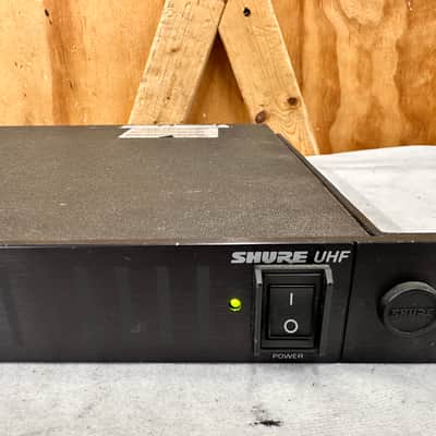 Shure UA845-UB UHF Antenna Distribution System - 692-716 MHz - Working image 3