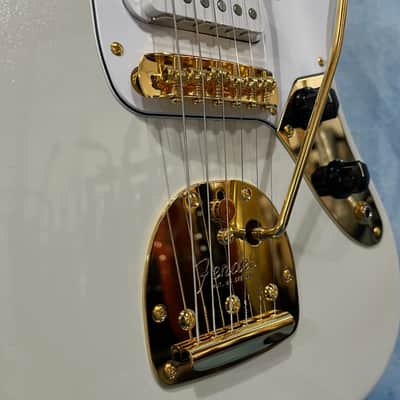 NEW - 2025 Fender Made in Japan Traditional Collection '60s Jaguar – White Pearl / Gold, Matching Headstock MIJ image 6