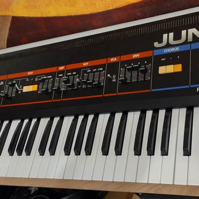 Roland Juno-6 1982 fully restored image 2