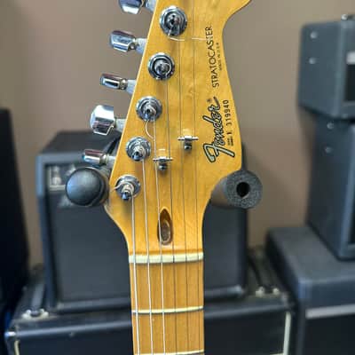 Fender Elite Stratocaster with Maple Fretboard 1983 - 1984 - Natural image 4