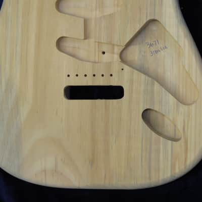 40yr Aged Pine Strat Style body - 3lbs 1oz #3671  *IMPORT CHARGES INCLUDED image 4