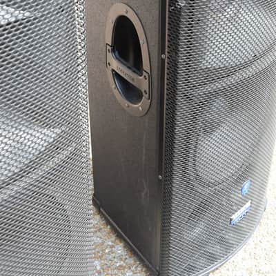 Mackie SR-1530 powered 3 way PA speakers excellent-used speakers for sale image 5
